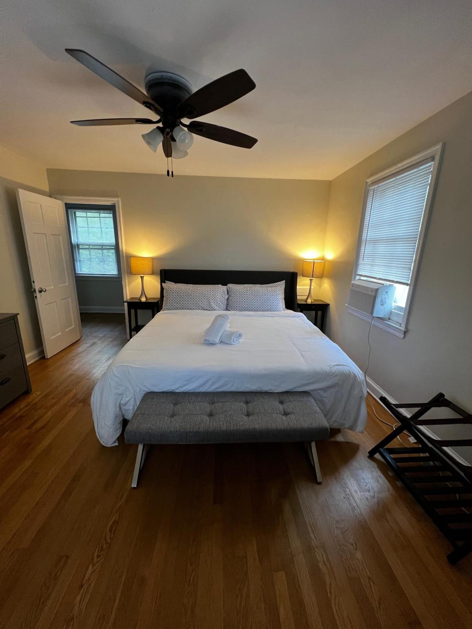 Dc'S Best Location 4 Bed With Parking Walk To Metro And Nightlife Bethesda Row 체비체이스 외부 사진